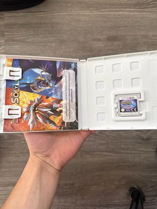 Nintendo 3DS XL con due giochi