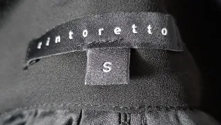 Falda tul negro con pequeños lunares y lazo latera