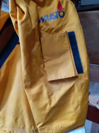 Traje seco Musto amarillo y azul