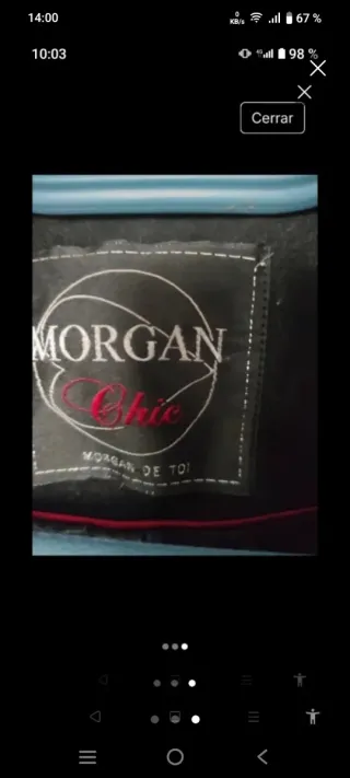 Abrigo negro con tachuelas