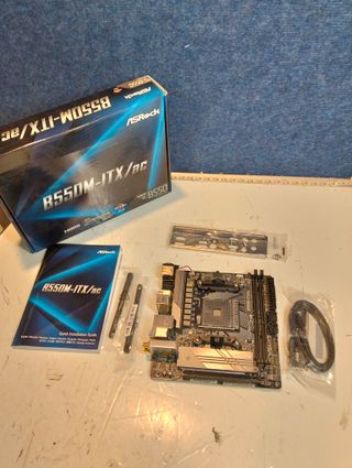 ASRock B550M-ITX/AC Placa Base AM4 Mini-ITX B550