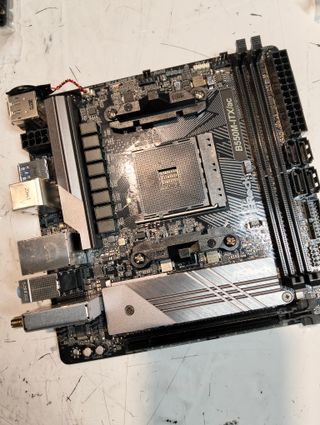 ASRock B550M-ITX/AC Placa Base AM4 Mini-ITX B550