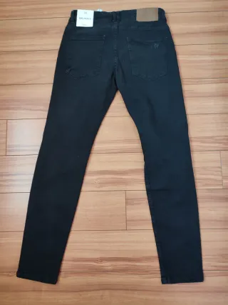 Pantalón vaquero negro chico nuevo
