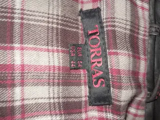 Chamarra de cuero para hombre. Marca TORRAS.