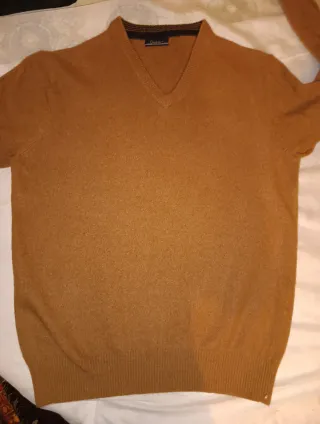 Polo azul y jersey marrón Distin