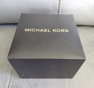 Reloj Michael Kors Digital Oro y Blanco, MKT5013