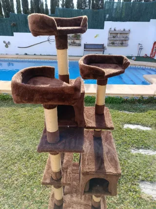 Árbol casa para gatos