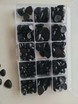 Narices triangulares de plástico