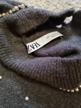 Jersey Zara mujer cuello alto perlas