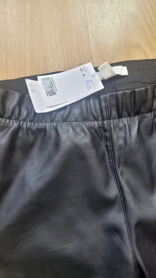 Pantalón efecto piel negro totalmente nuevo