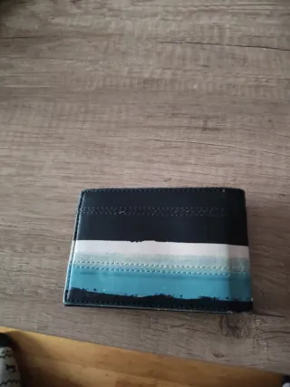 Cartera Quiksilver Negra y Azul