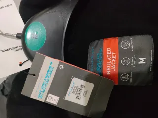 Chaqueta de plumas gris y negra sin estrenar