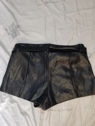 Bershka Shorts Piel Talla M/38/10 Negro
