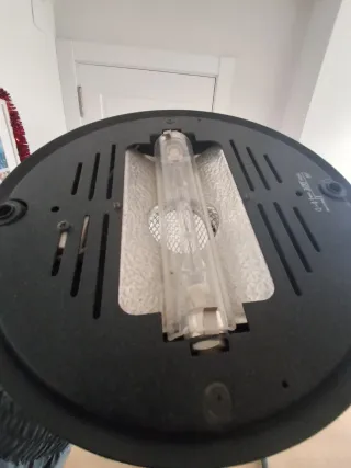 Lámpara de pie moderna negra