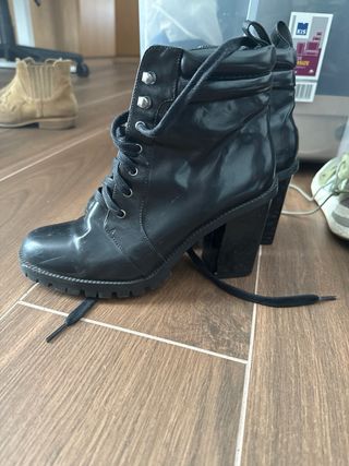 Botines Zara con cordones y tacón