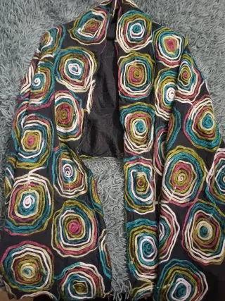 Sciarpa con ricami circolari