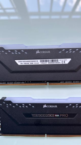 2x Corsair Vengeance RGB PRO 16GB (2x8GB) 3200MHz