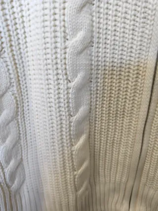 Chaqueta beige cuello alto cremallera