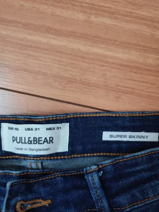 Pantalón vaquero Pull&Bear chico T.40
