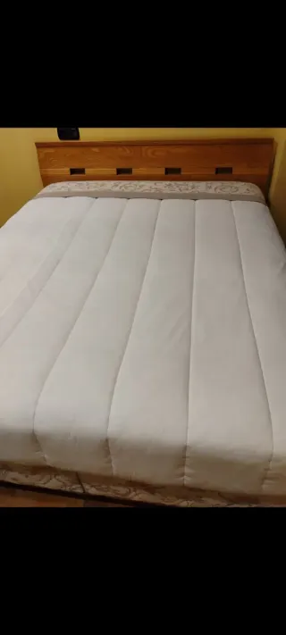 Cama con cabecero y somier con cajones y colchón,