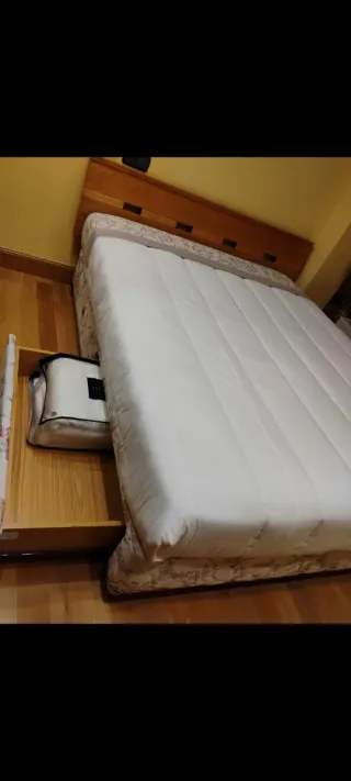 Cama con cabecero y somier con cajones y colchón,