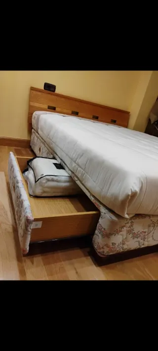 Cama con cabecero y somier con cajones y colchón,