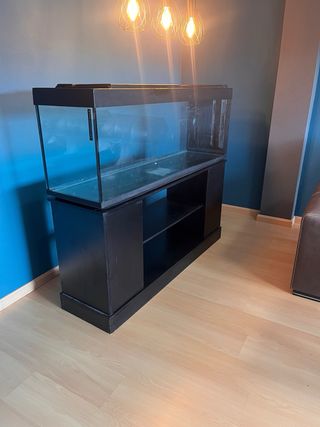 Acuario 300L con mueble negro