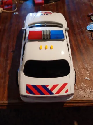 Coche de policía de juguete