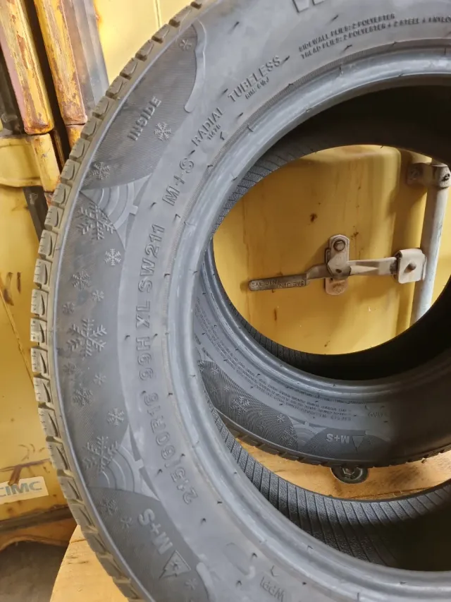 Vendo 2 Neumáticos en perfecto estado^