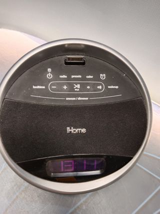 Altavoz para Ipod y Radio iHOME model Z iA17