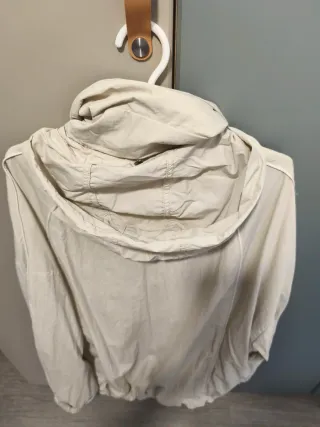 Chaqueta Oysho beige capucha retro Talla L