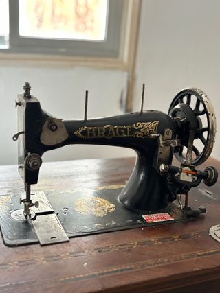 Máquina de coser Brage antigua