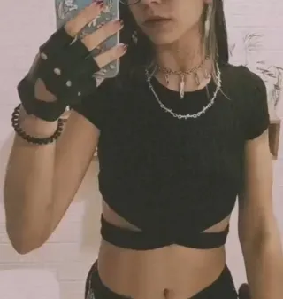 Camiseta SHEIN negra corta talla xs