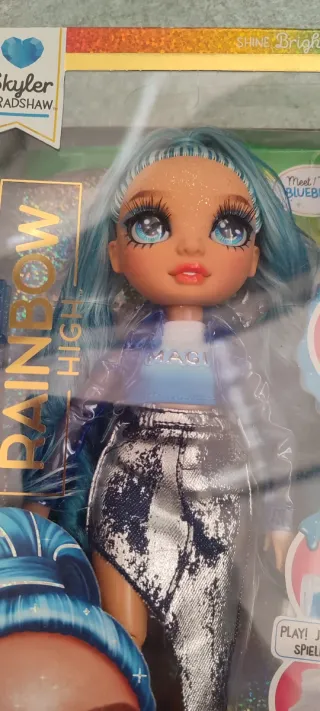 Muñeca Rainbow High Bluebell con Mascota