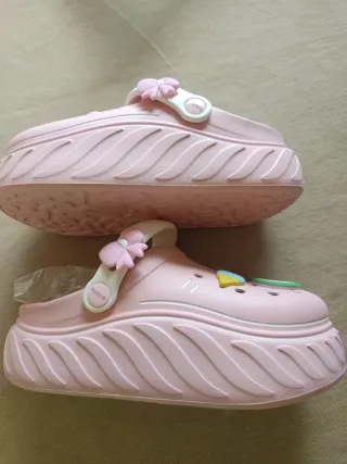 Zuecos rosas niña-mujer