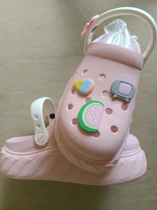 Zuecos rosas niña-mujer