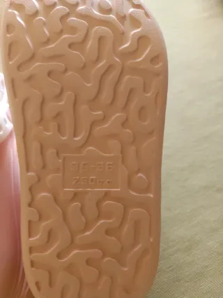 Zuecos rosas niña-mujer