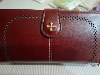 Monedero de mujer con detalle dorado