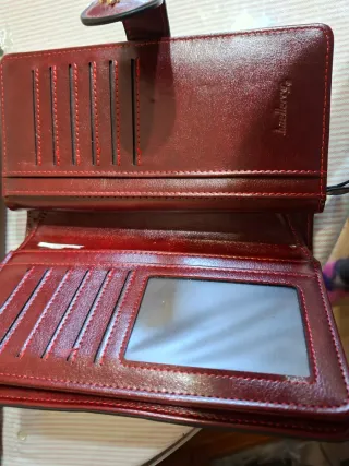 Monedero de mujer con detalle dorado