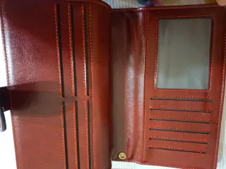 Monedero de mujer con detalle dorado