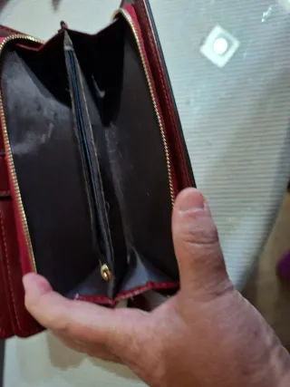 Monedero de mujer con detalle dorado