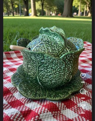 Olla de cerámica con forma de col