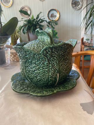 Olla de cerámica con forma de col