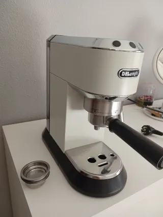Cafetera Delonghi Dedica Blanca