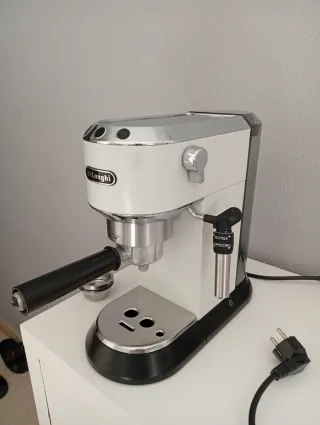 Cafetera Delonghi Dedica Blanca