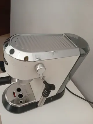Cafetera Delonghi Dedica Blanca