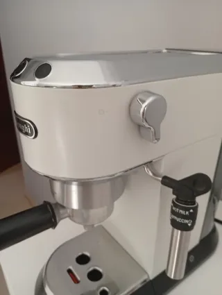 Cafetera Delonghi Dedica Blanca