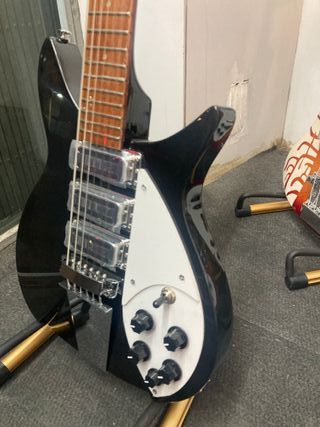 Rickenbacker 325  12 Cuerdas. John Lennon.