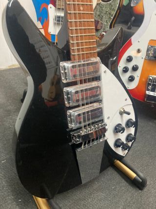 Rickenbacker 325  12 Cuerdas. John Lennon.