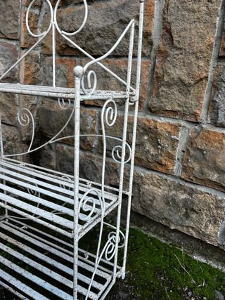 Scaffalatura in ferro battuto bianco